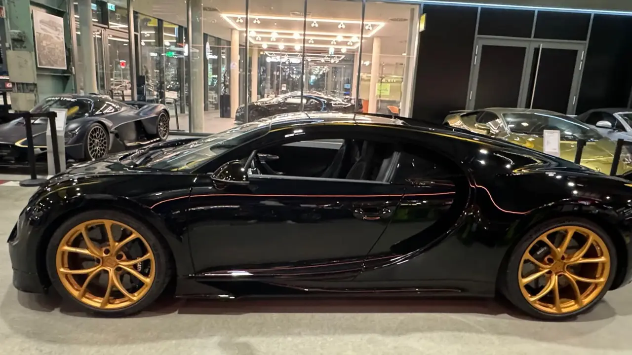 Bugatti Chiron 110 Ani 2019, esterno — Sports Car Rental Germany, Germany. Velocità pura sulle autostrade tedesche senza limiti