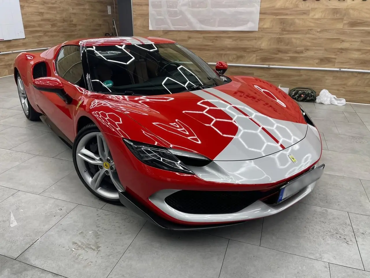 Ferrari 296 GTB 2023, Heckansicht — Sports Car Rental Germany, Germany. 830 PS für kurvige Alpenpässe und leise Ankünfte