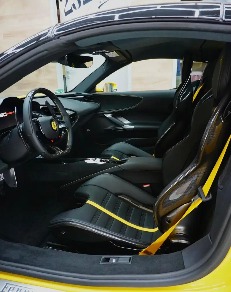 Ferrari SF90 Spider 2024, Außenansicht — Sports Car Rental Germany, Germany. 986 PS für Pässe, Kurven und stille Landstraßen