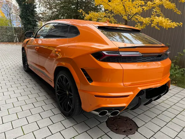 Lamborghini URUS SE 2025