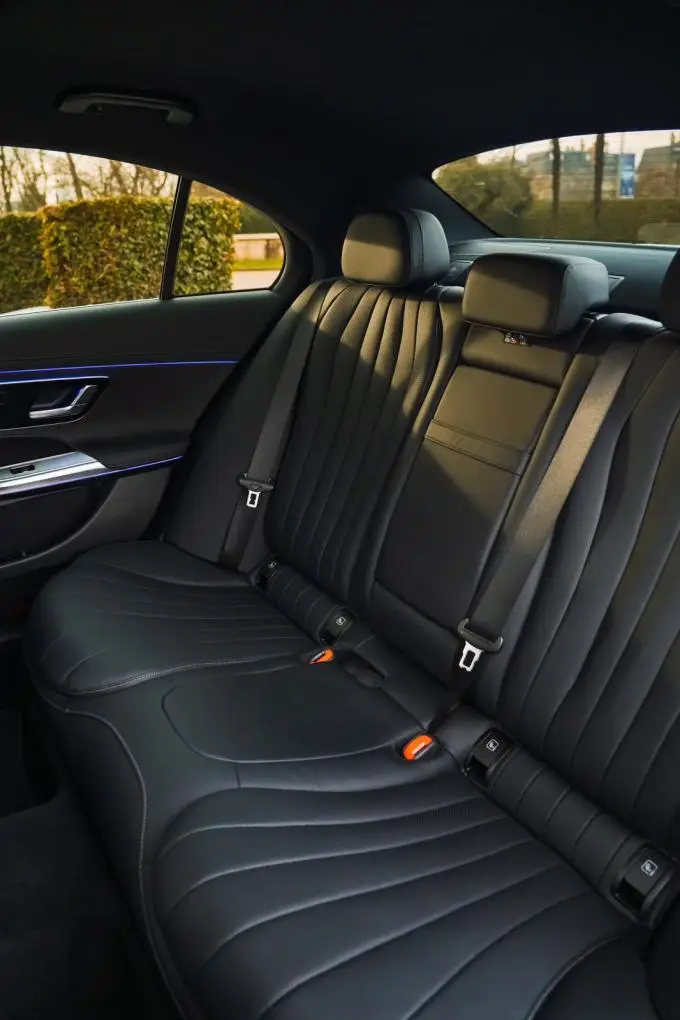 Mercedes Benz E-klasse 220d Premium Plus 2026, Innenraum — Sports Car Rental Germany, Germany. Ruhiger Begleiter für lange Strecken und Flughafentransfers