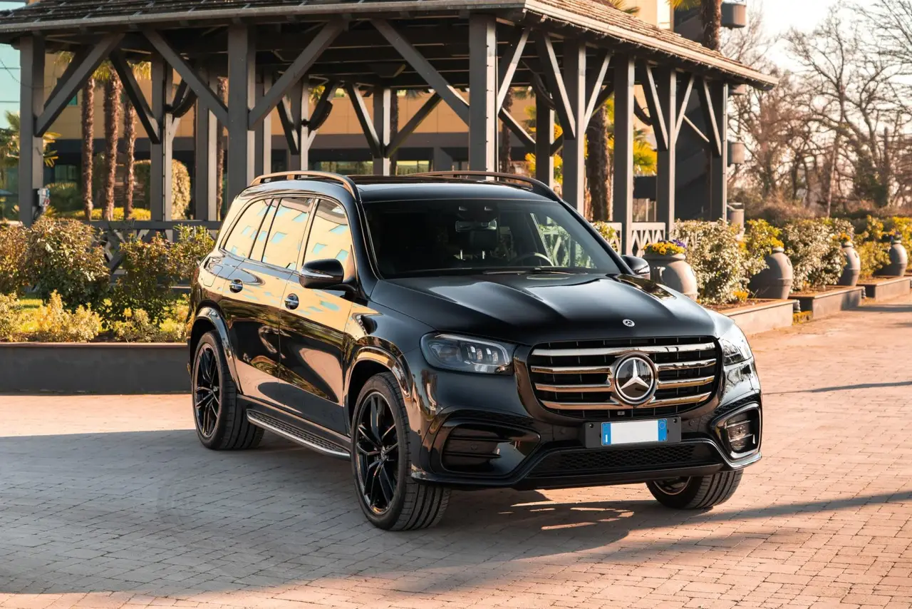 Mercedes Benz GLS-klasse 350 D Exclusive 7 Posti 2025, front view — Sports Car Rental Germany, Germany. Seven seats, smooth miles, effortless family touring