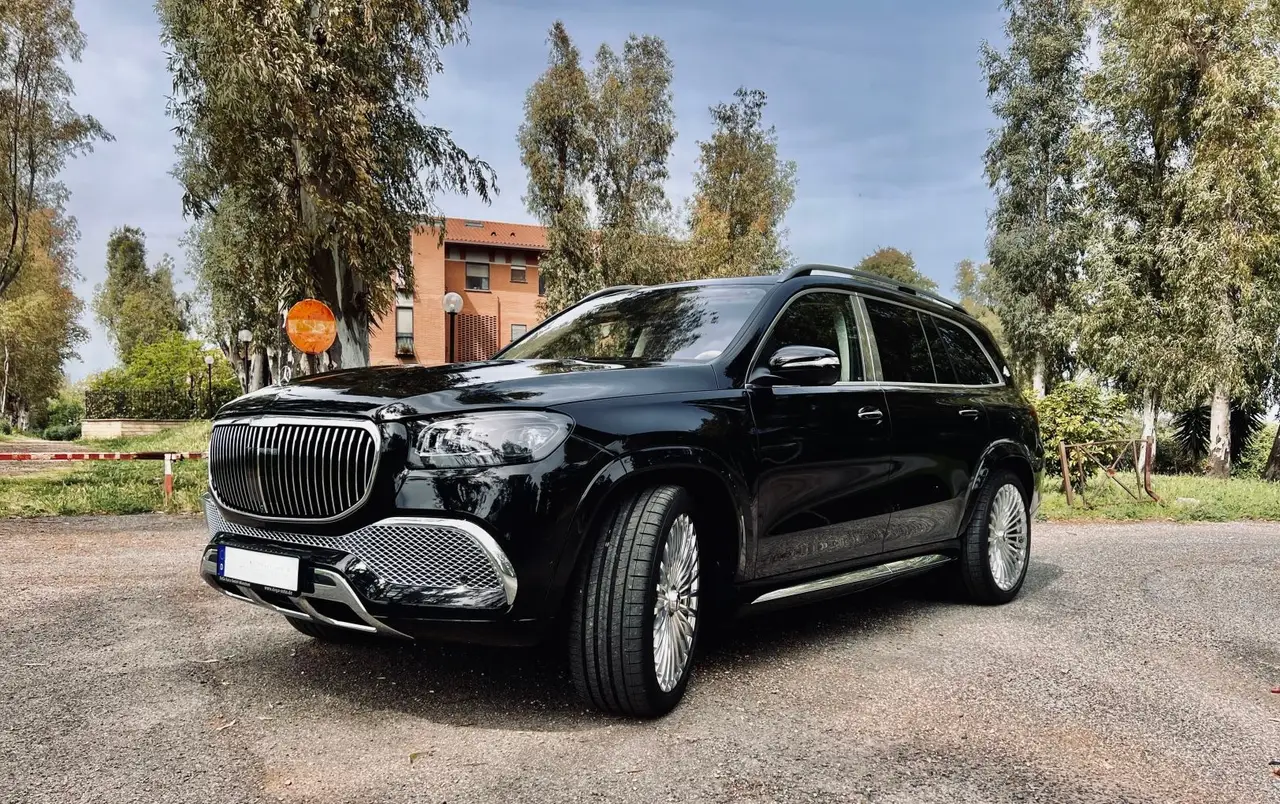 Mercedes Benz GLS Maybach 2022, внешний вид — Sports Car Rental Germany, Germany. Комфортный трансфер для семьи в дальней дороге