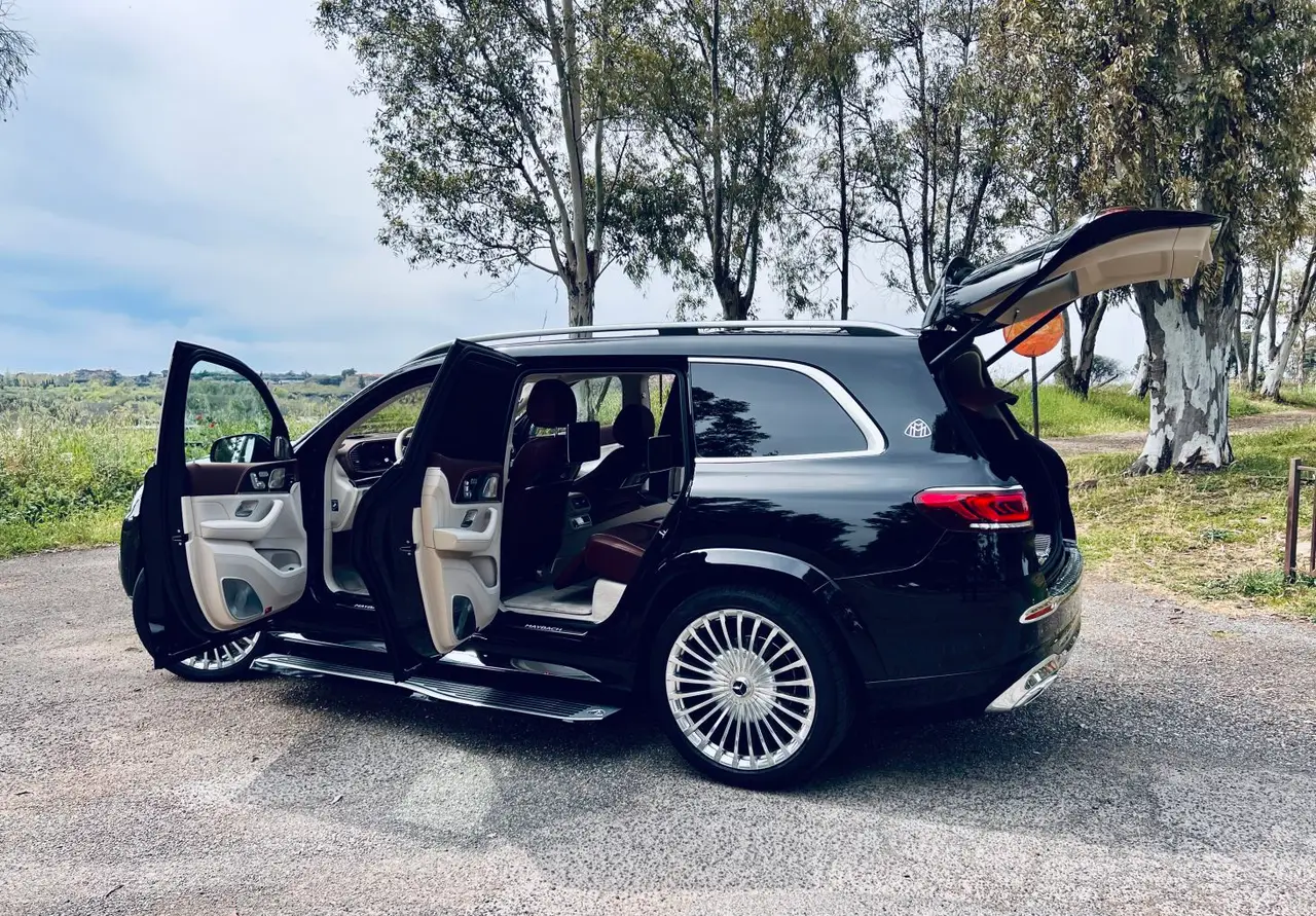 Mercedes Benz GLS Maybach 2022, вид сзади — Sports Car Rental Germany, Germany. Комфортный трансфер для семьи в дальней дороге