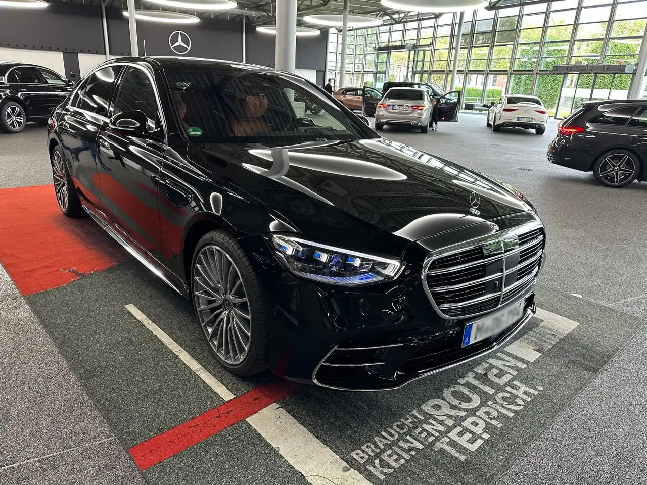 Mercedes Benz S-klasse S400 Long 4-Matic 2023, front view — Sports Car Rental Germany, Germany. Effortless airport transfers with boardroom calm on arrival
