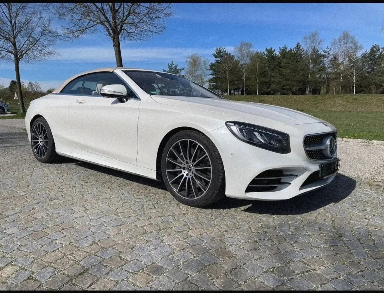 Mercedes Benz S560 Cabrio 2021 — Sports Car Rental Germany, Germany. Открытый верх для вечерних поездок по автобанам