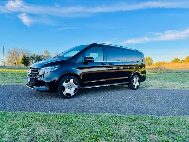 Mercedes Benz V300 4x4 XL Exclusive 7 seats 2025