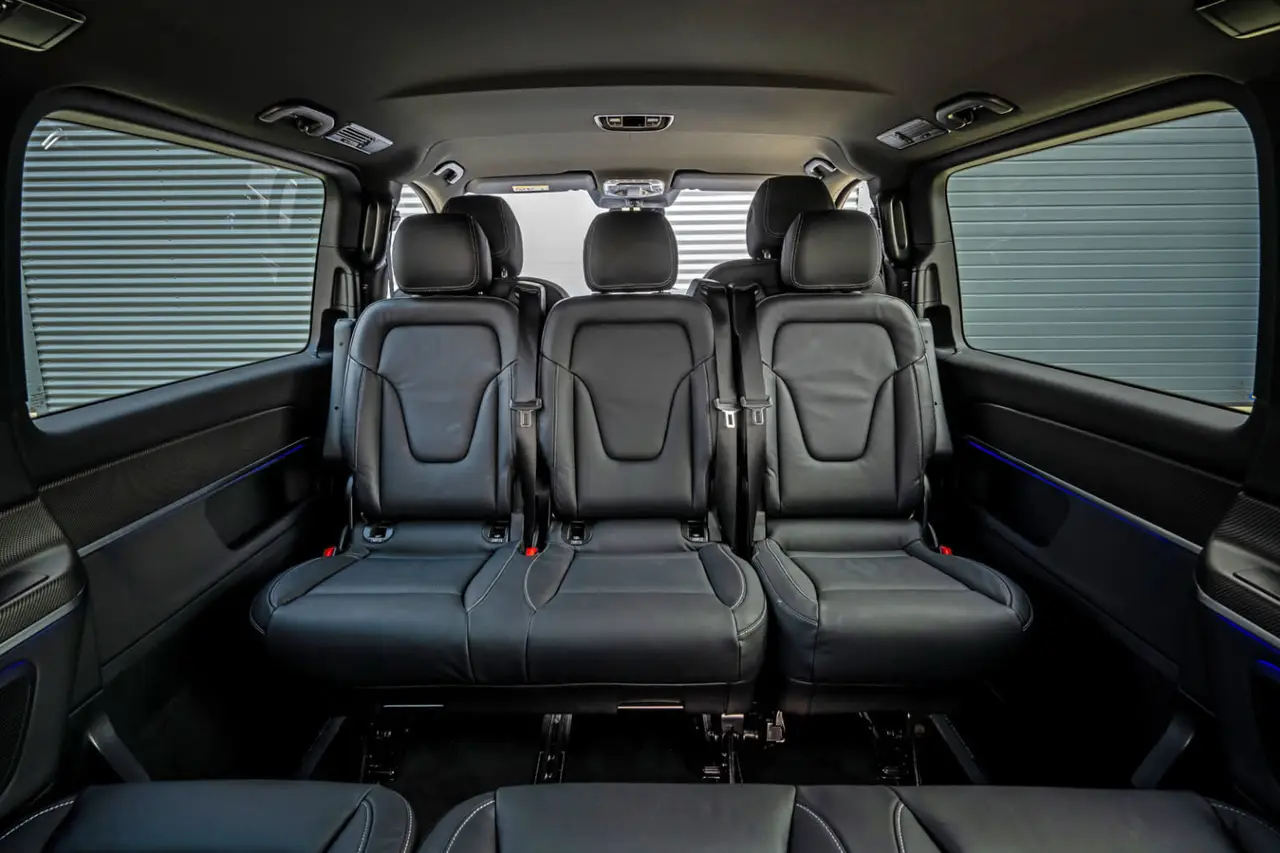 Mercedes Benz V300 8 seats 2025, Innenraum — Sports Car Rental Germany, Germany. Platz für acht, Komfort auf jedem Firmentransfer