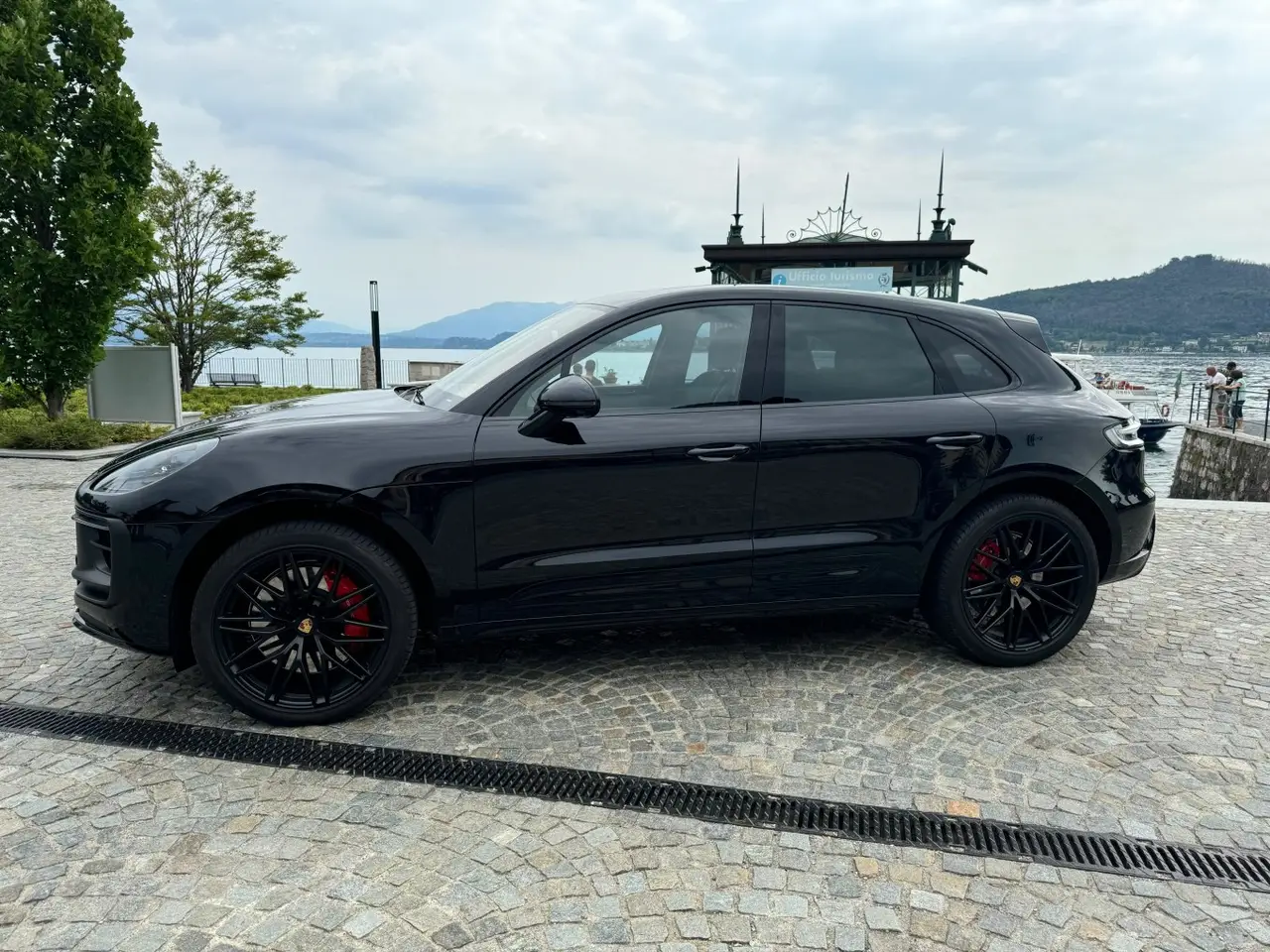 Porsche Macan GTS 2024 — Sports Car Rental Germany, Germany. Kurvenreiche Alpenpässe, souverän gemeistert bei jeder Fahrt