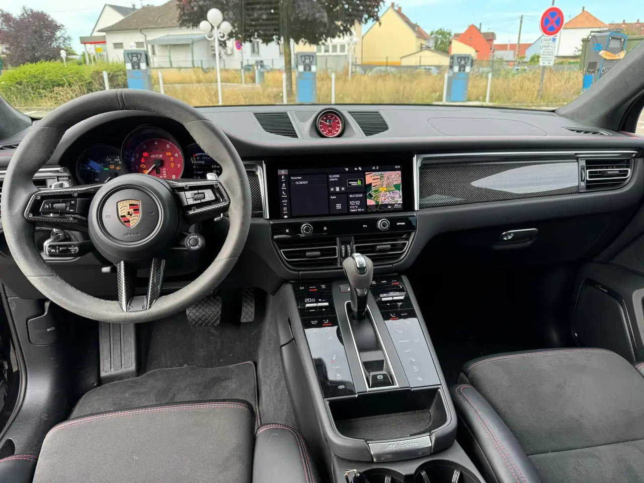 Porsche Macan GTS 2024, Außenansicht — Sports Car Rental Germany, Germany. Kurvenreiche Alpenpässe, souverän gemeistert bei jeder Fahrt