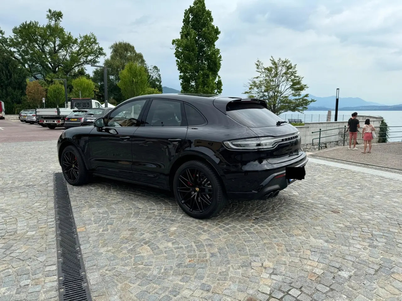 Porsche Macan GTS 2024, Frontansicht — Sports Car Rental Germany, Germany. Kurvenreiche Alpenpässe, souverän gemeistert bei jeder Fahrt