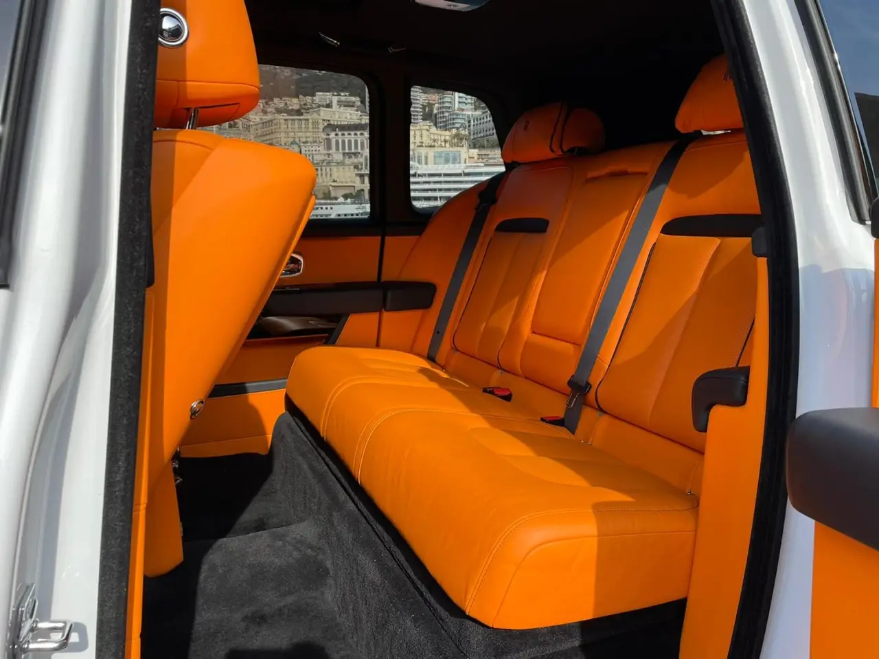 Rolls-Royce Cullinan 2022, внешний вид — Sports Car Rental Germany, Germany. Тихий комфорт для трансфера из аэропорта в отель