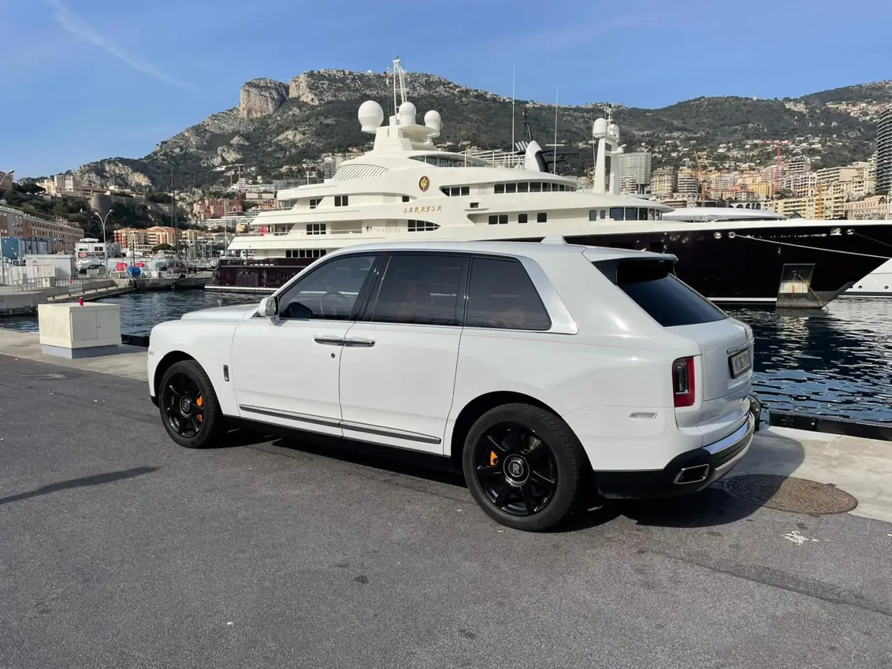 Rolls-Royce Cullinan 2022 — Sports Car Rental Germany, Germany. Тихий комфорт для трансфера из аэропорта в отель