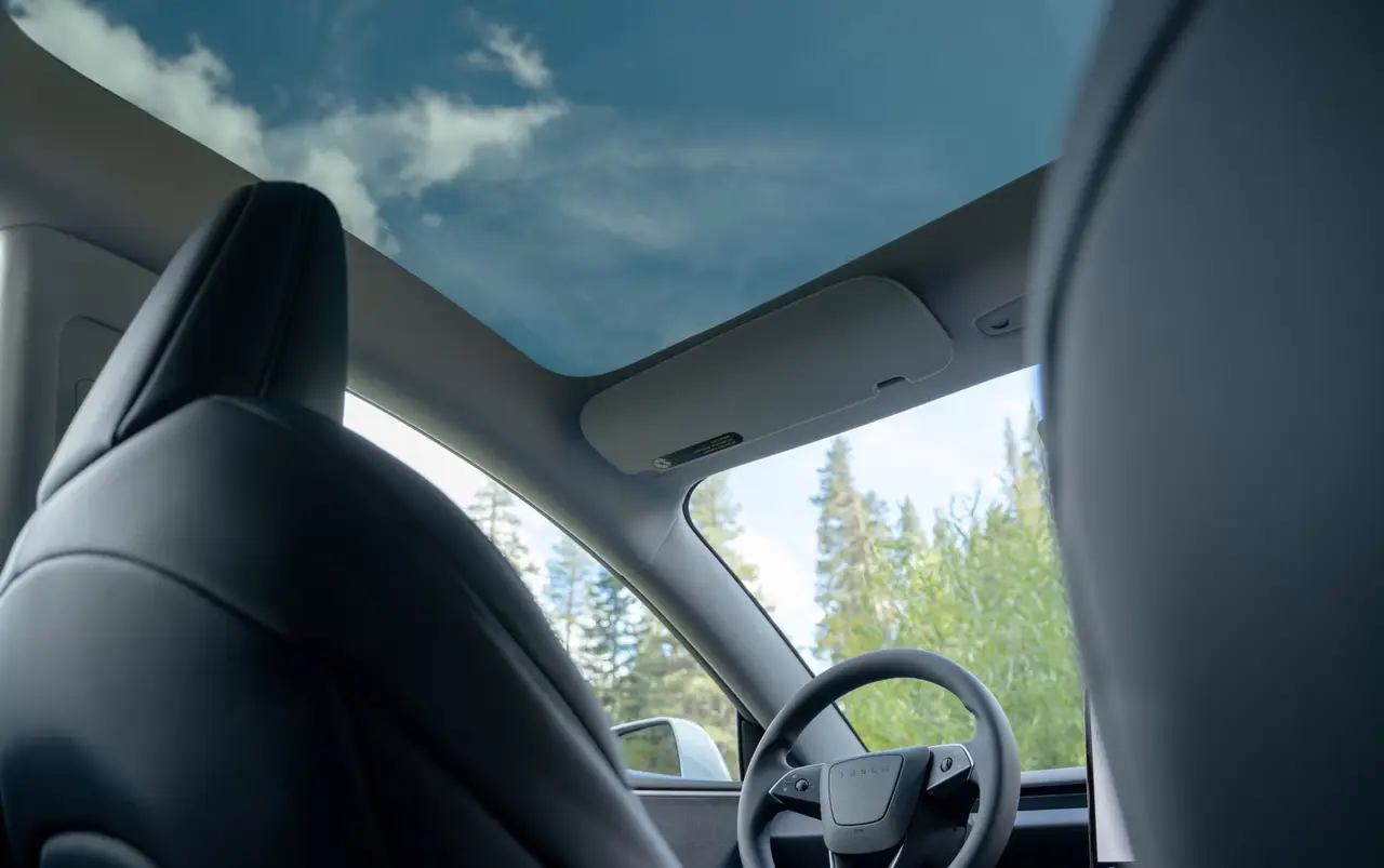 Tesla Model 3 Performance 2026, Innenraum — Sports Car Rental Germany, Germany. Lautlos beschleunigen auf der Landstraße nach Feierabend