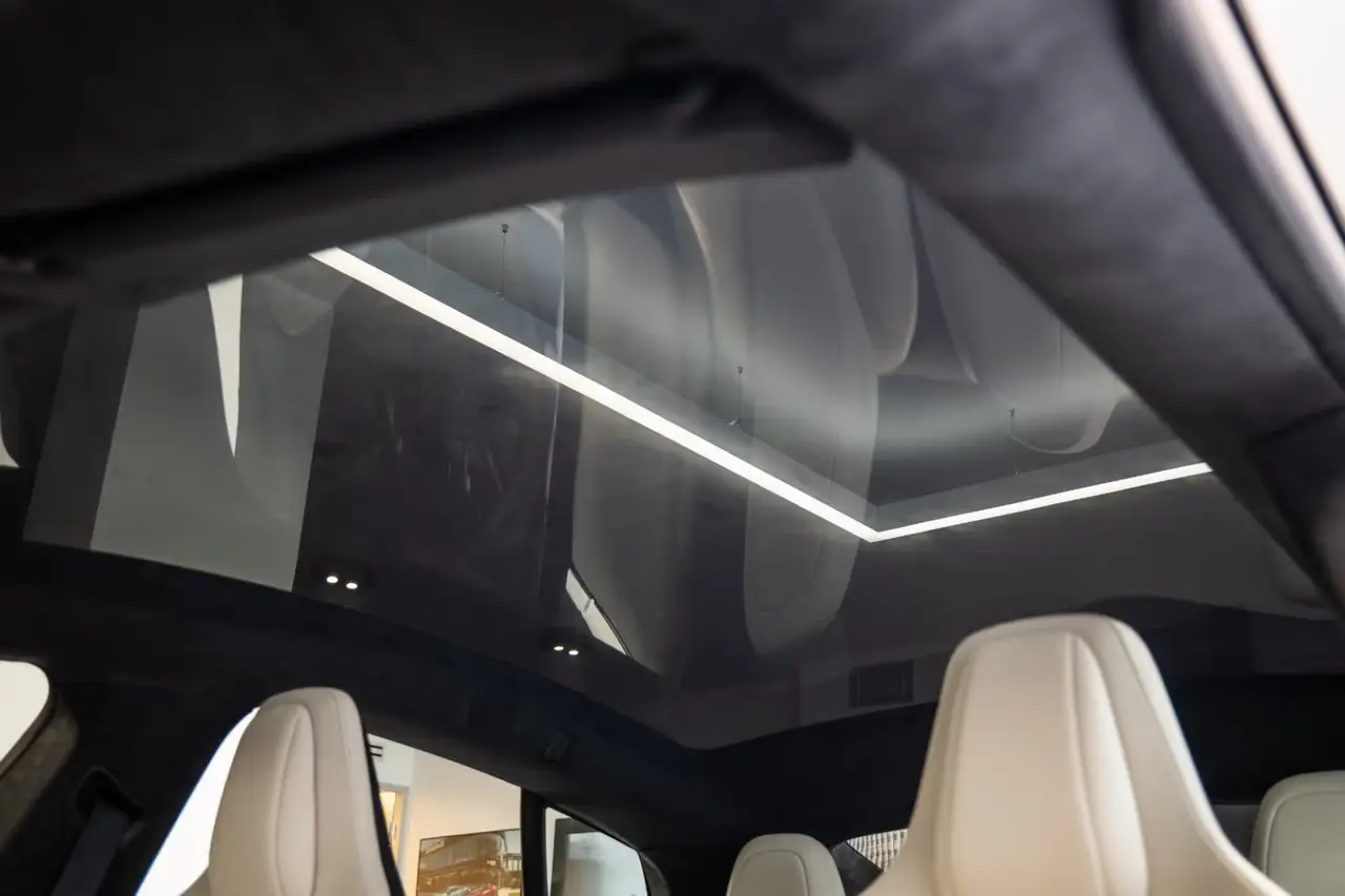 Tesla Model S Plaid 2025, внешний вид — Sports Car Rental Germany, Germany. Тихая мощь для трансфера бизнес-класса из аэропорта
