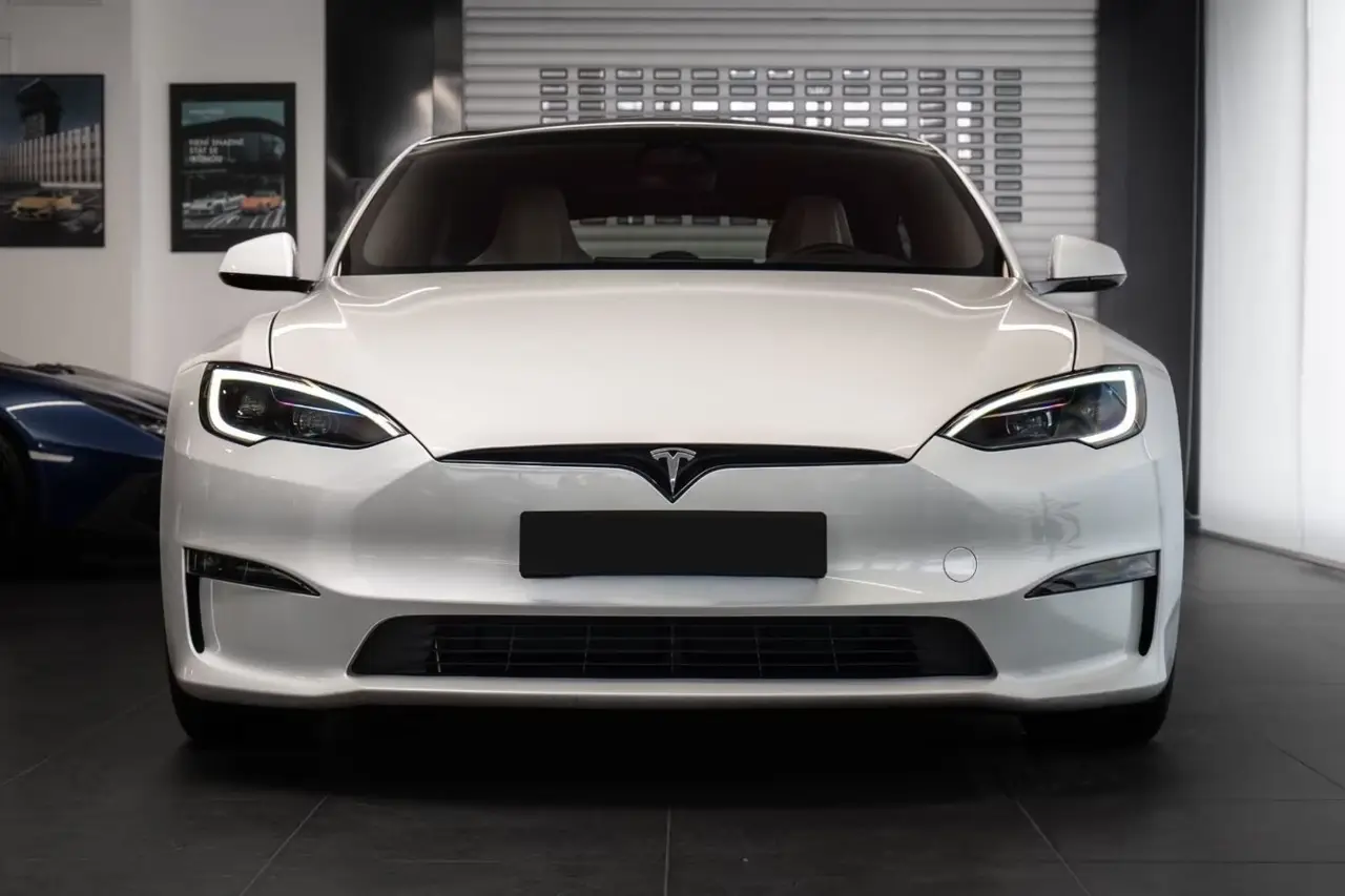 Tesla Model S Plaid 2025, профиль — Sports Car Rental Germany, Germany. Тихая мощь для трансфера бизнес-класса из аэропорта